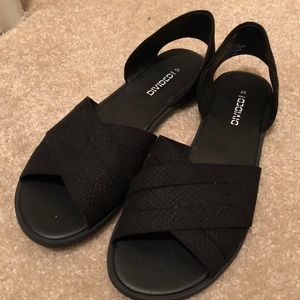HM Divided Black Sandals